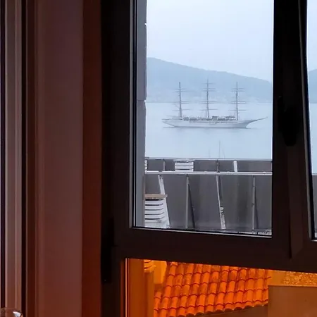 Carles Deluxe Ocean View Appartement *